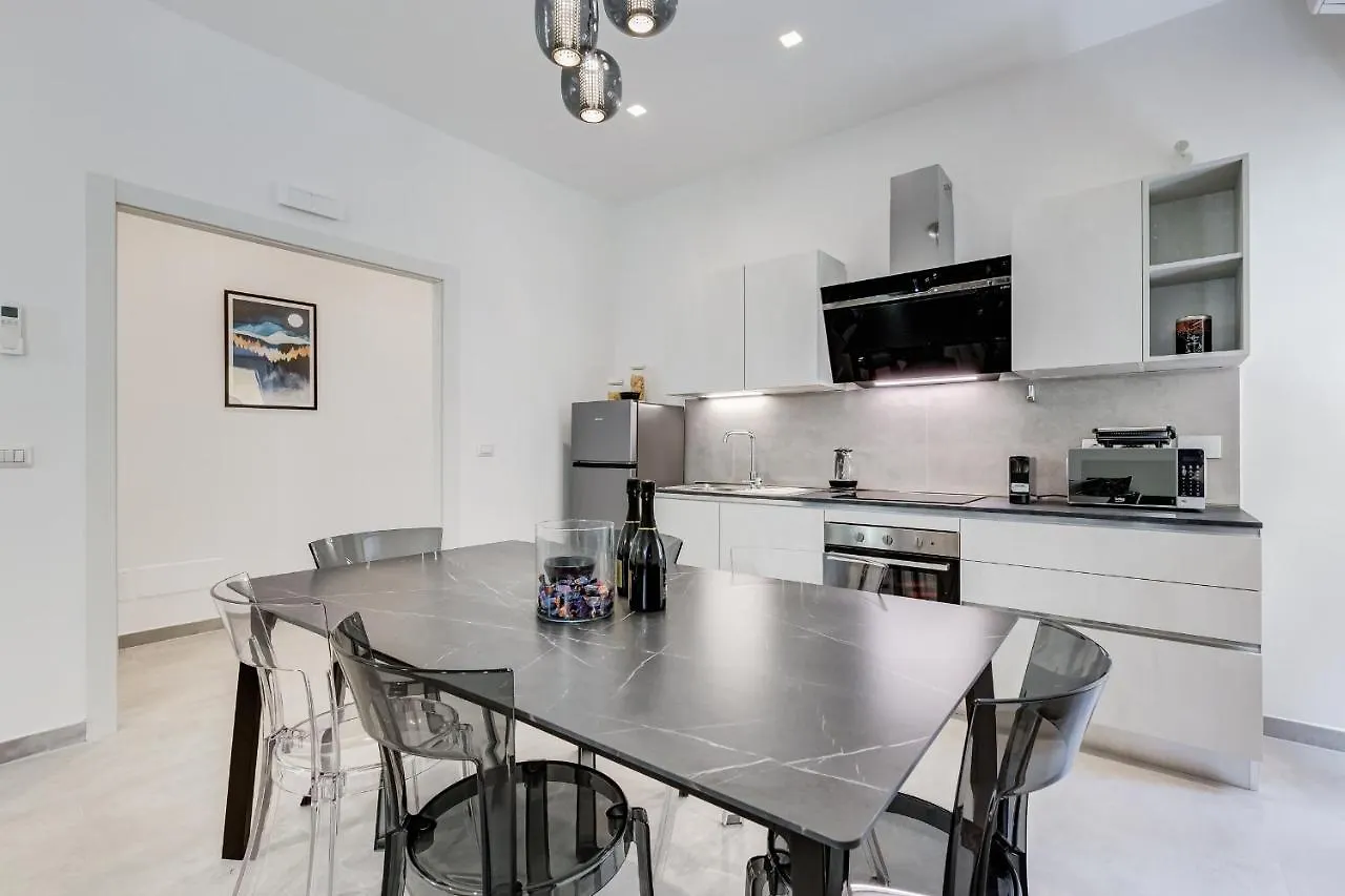Bdc - Empire, Noble 3-Bdr Apt Rome