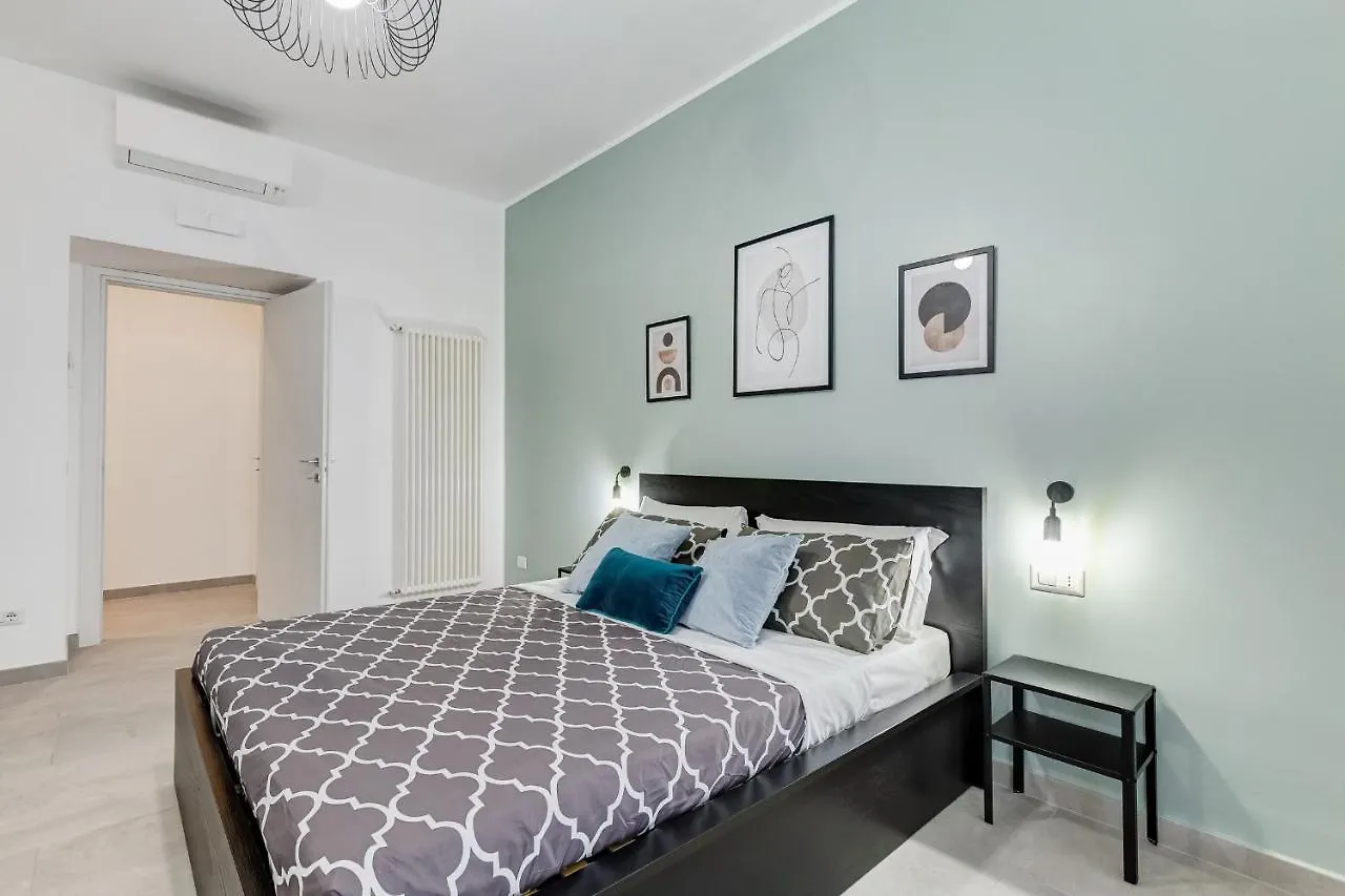 Bdc - Empire, Noble 3-Bdr Apt Rome Apartment