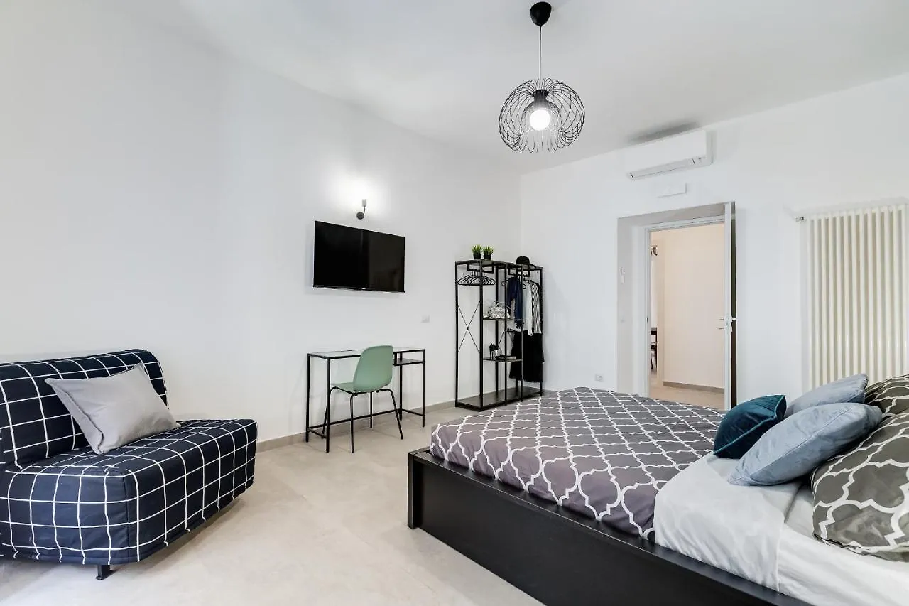 Bdc - Empire, Noble 3-Bdr Apt Rome Apartment