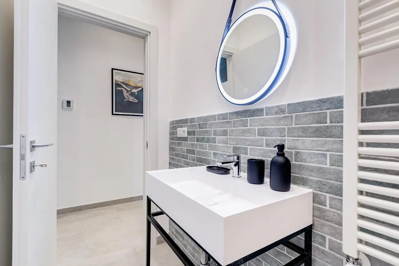 Bdc - Empire, Noble 3-Bdr Apt Rome Italy
