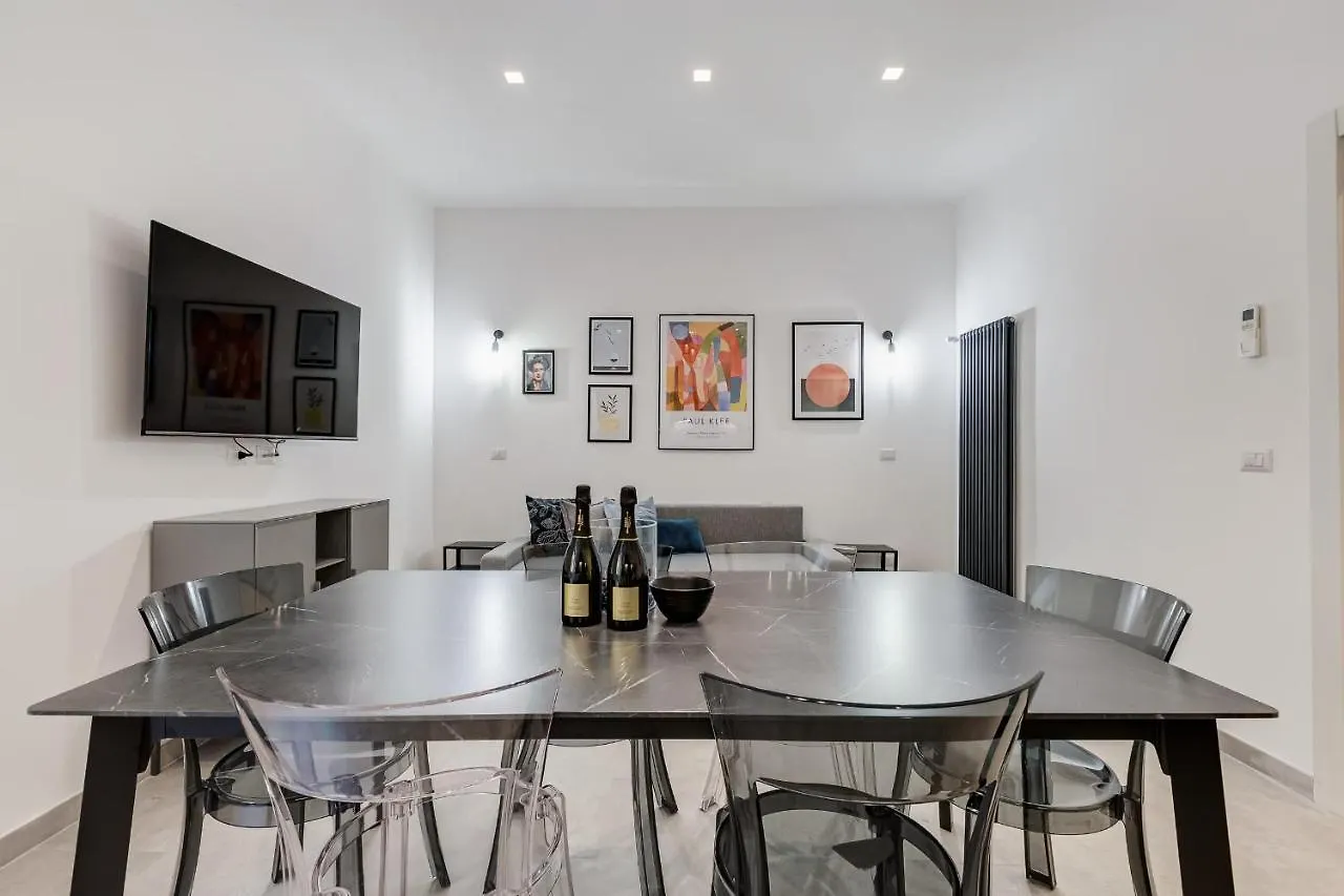 Bdc - Empire, Noble 3-Bdr Apt Rome
