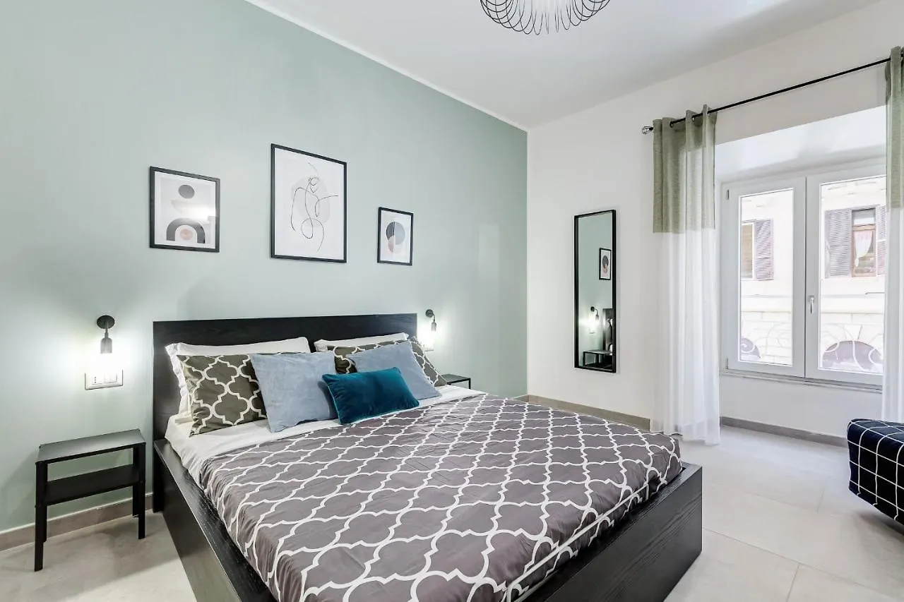 Bdc - Empire, Noble 3-Bdr Apt Rome 0*,  Italy