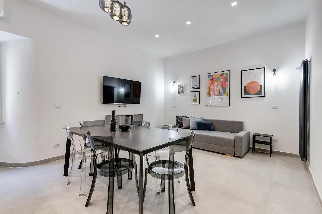Bdc - Empire, Noble 3-Bdr Apt Rome Apartment
