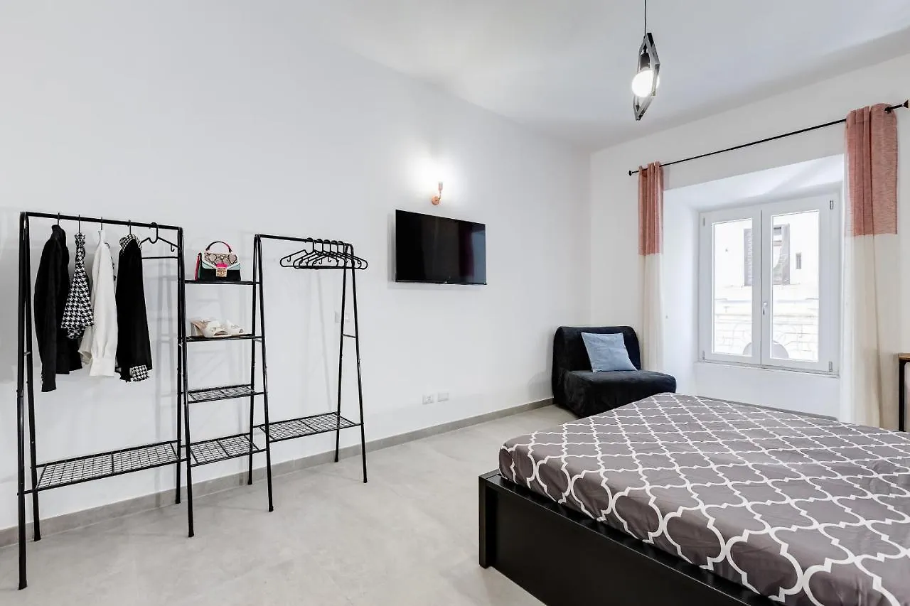 Bdc - Empire, Noble 3-Bdr Apt Rome Apartment