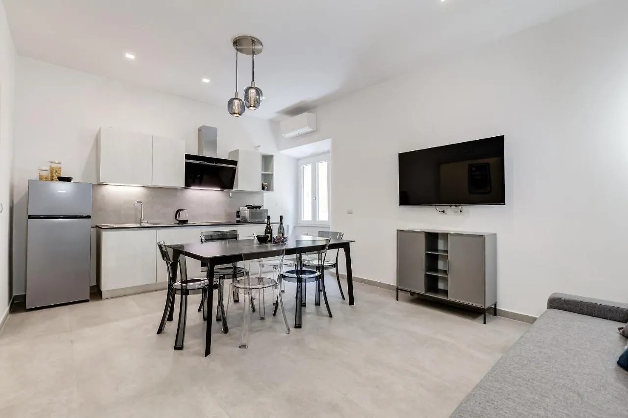 Apartment Bdc - Empire, Noble 3-Bdr Apt Rome