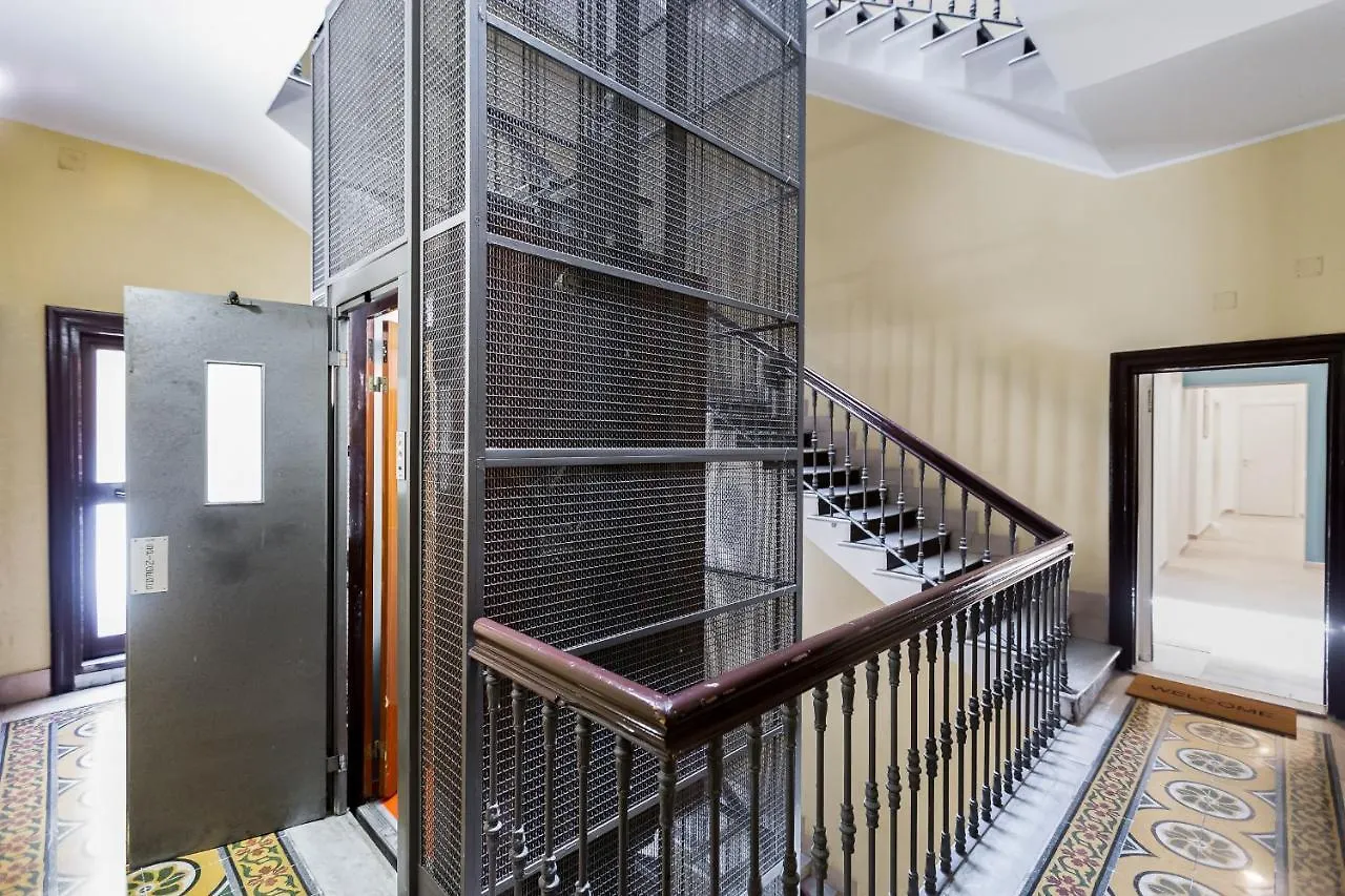 Bdc - Empire, Noble 3-Bdr Apt Rome 0*,  Italy