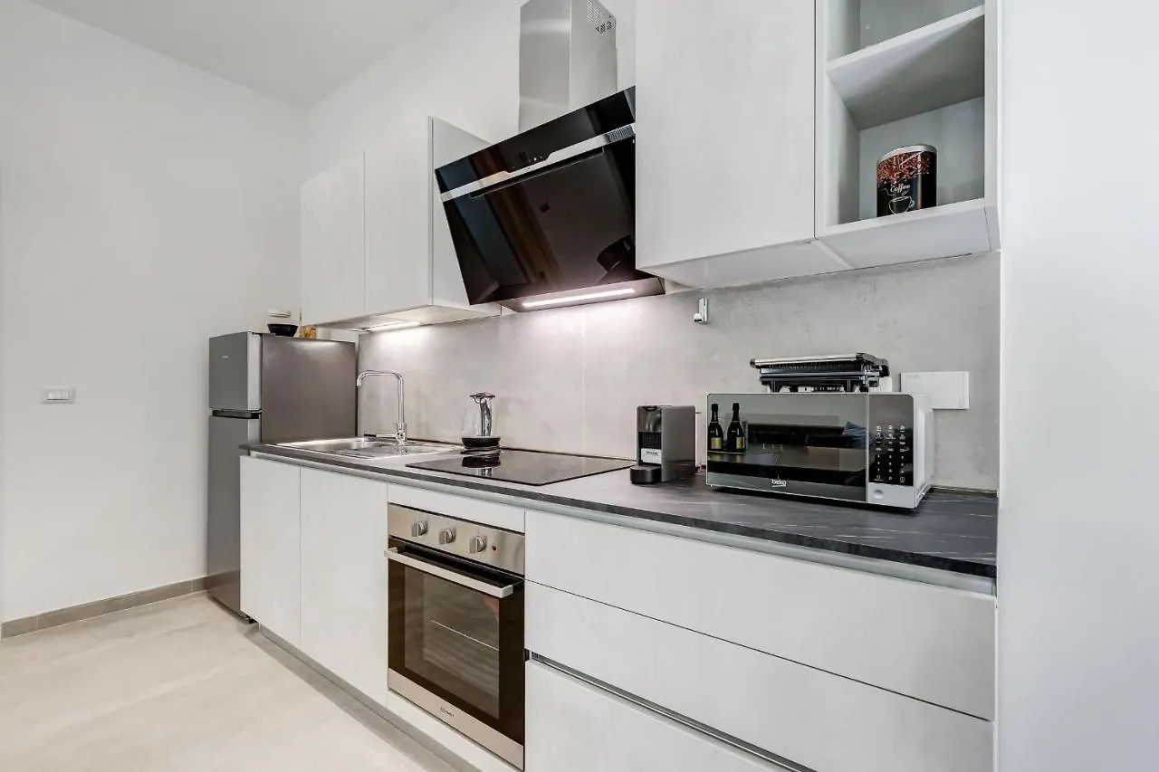 Bdc - Empire, Noble 3-Bdr Apt Rome