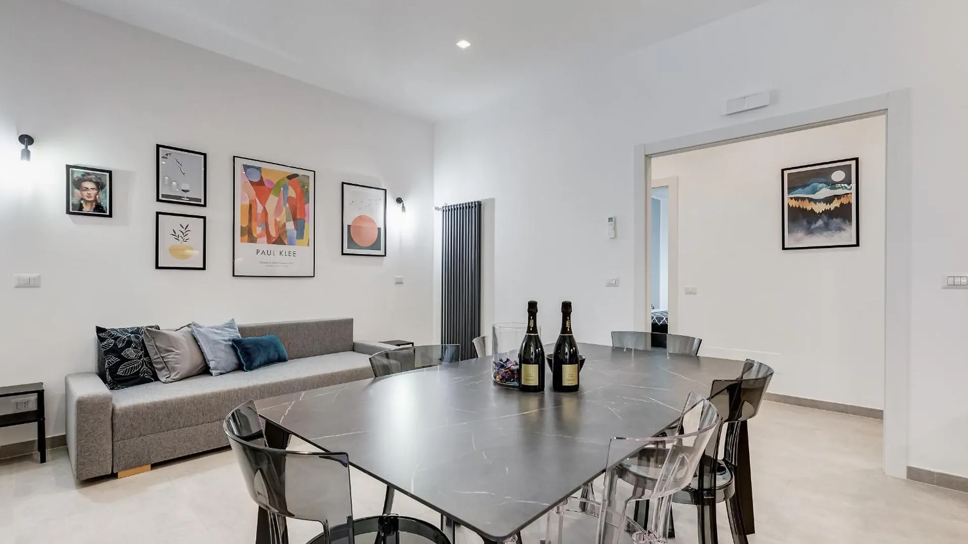 Bdc - Empire, Noble 3-Bdr Apt Rome 0*,  Italy
