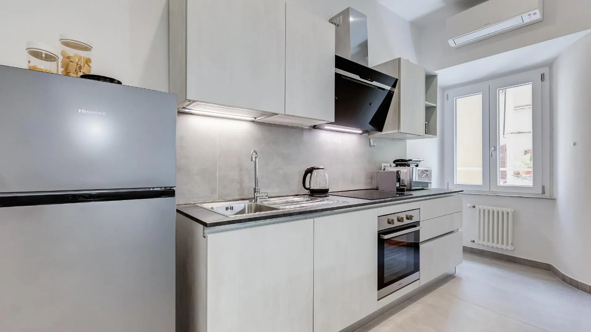 Bdc - Empire, Noble 3-Bdr Apt Rome 0*,  Italy