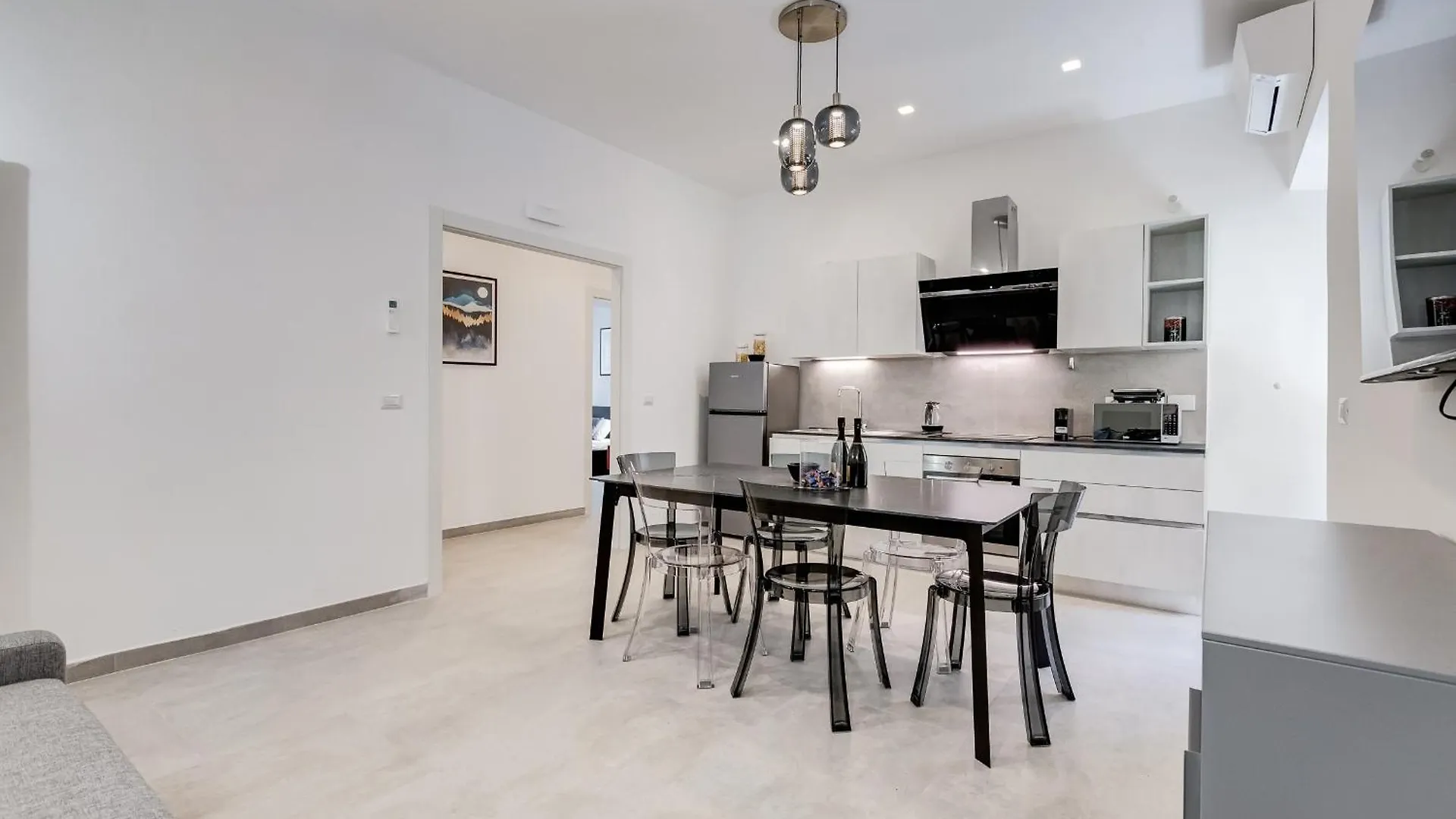 Bdc - Empire, Noble 3-Bdr Apt Rome