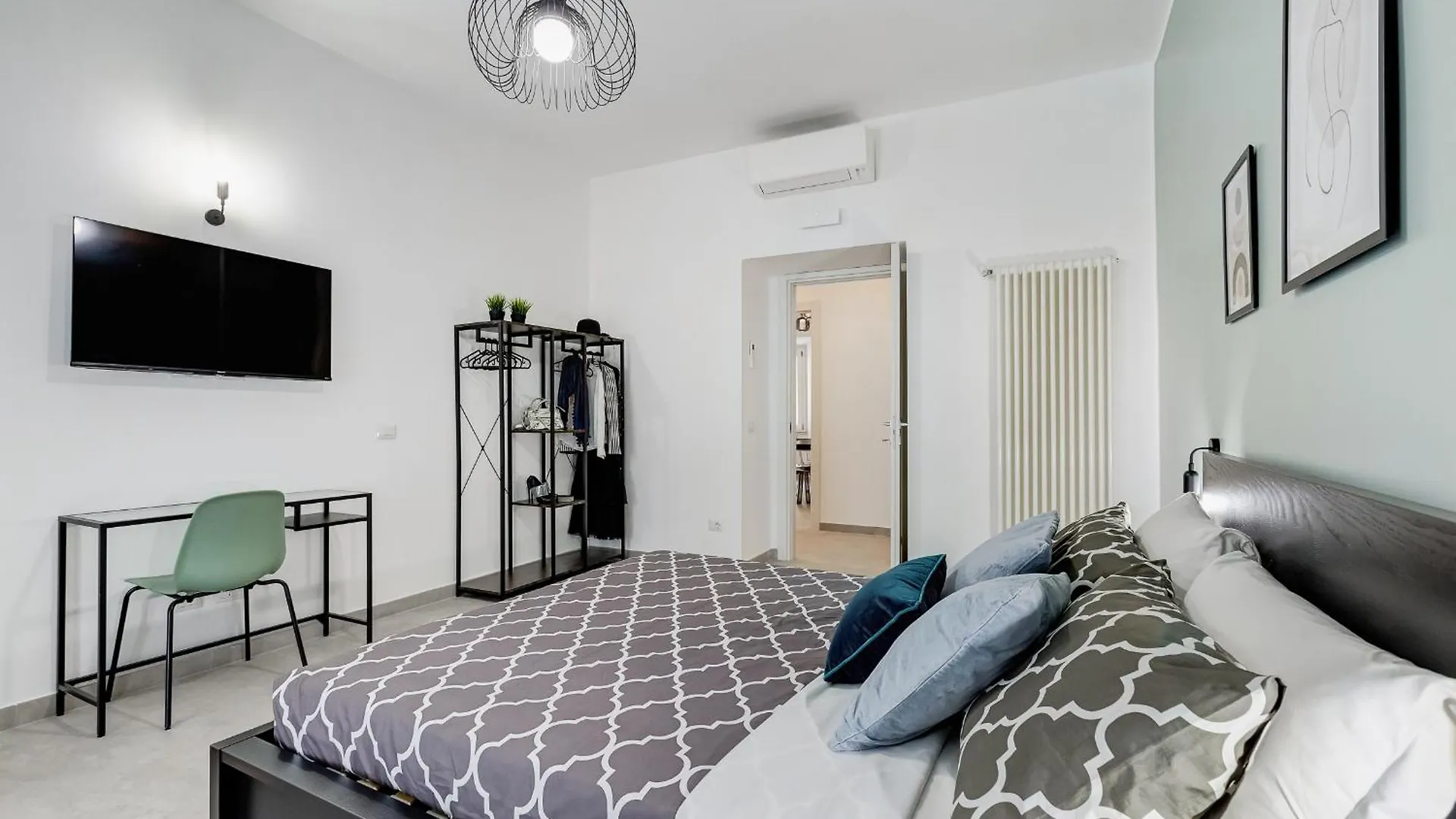 Apartment Bdc - Empire, Noble 3-Bdr Apt Rome Italy