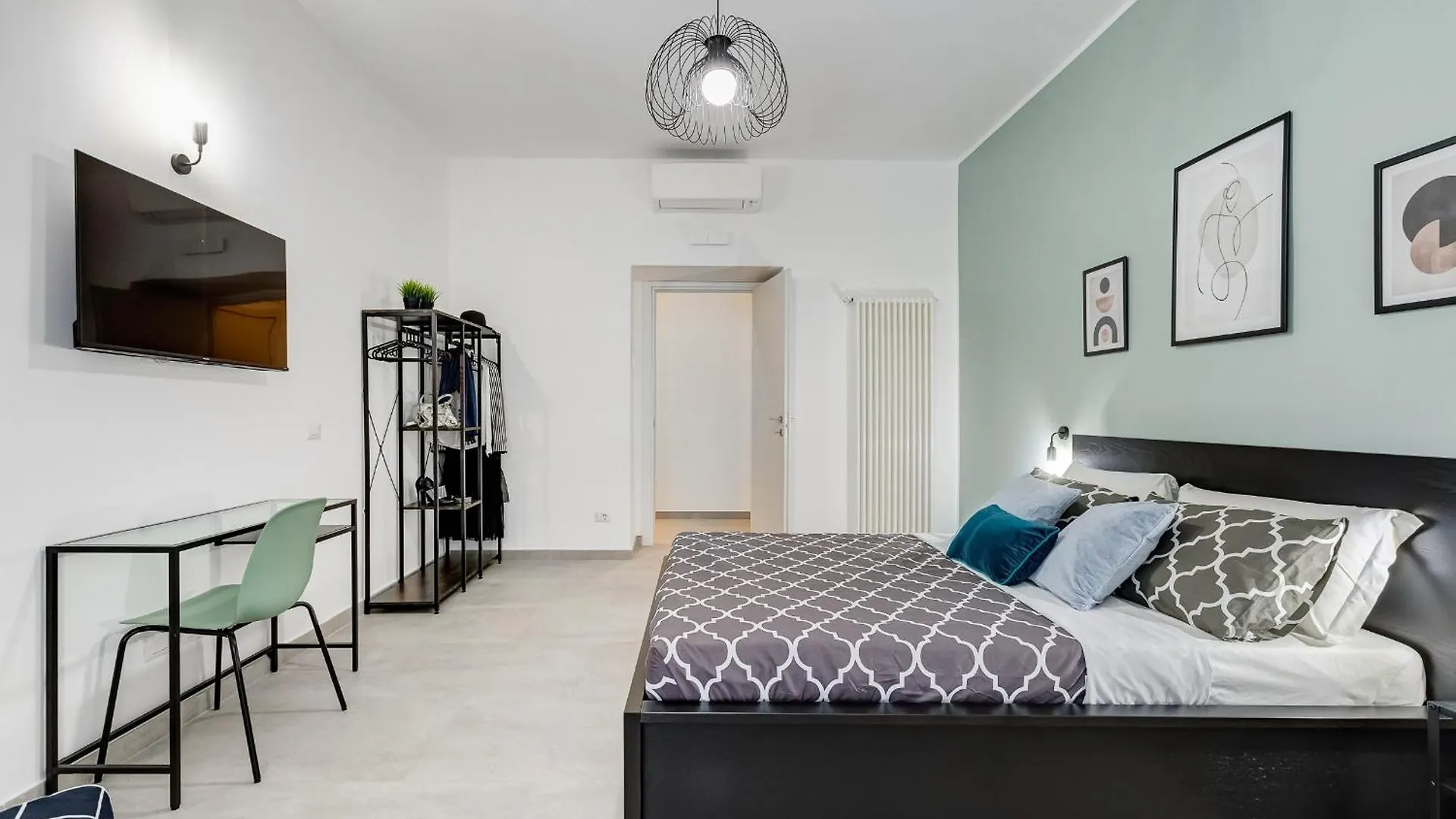 Bdc - Empire, Noble 3-Bdr Apt Rome