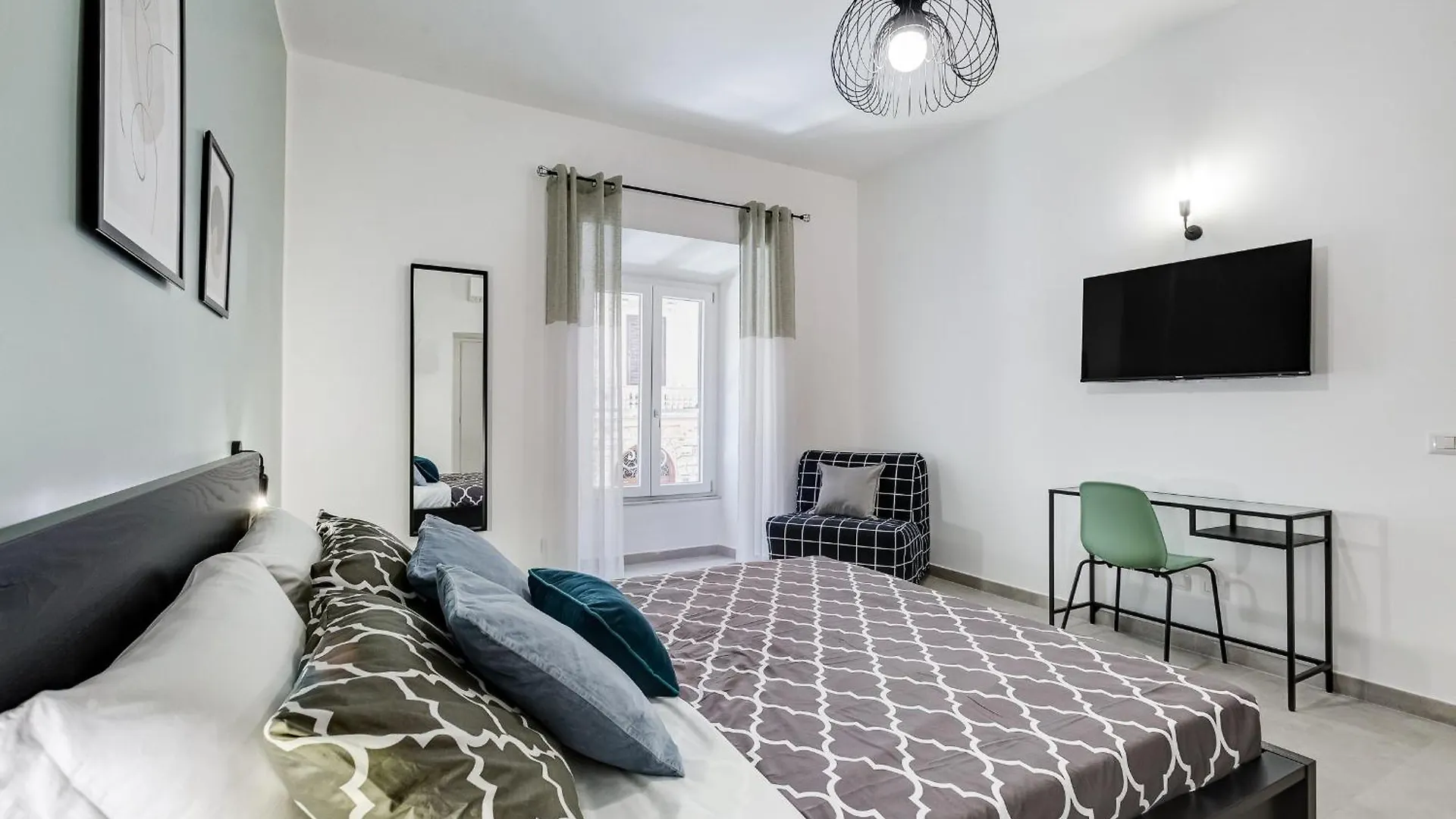 Bdc - Empire, Noble 3-Bdr Apt Rome
