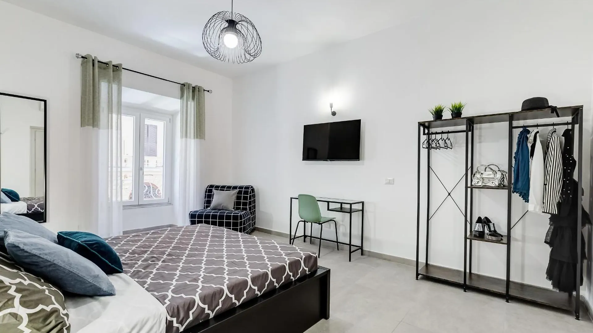 Apartment Bdc - Empire, Noble 3-Bdr Apt Rome